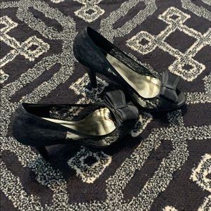 Size 9 Suzy Shier Lace, bow-tie, peep toe heels